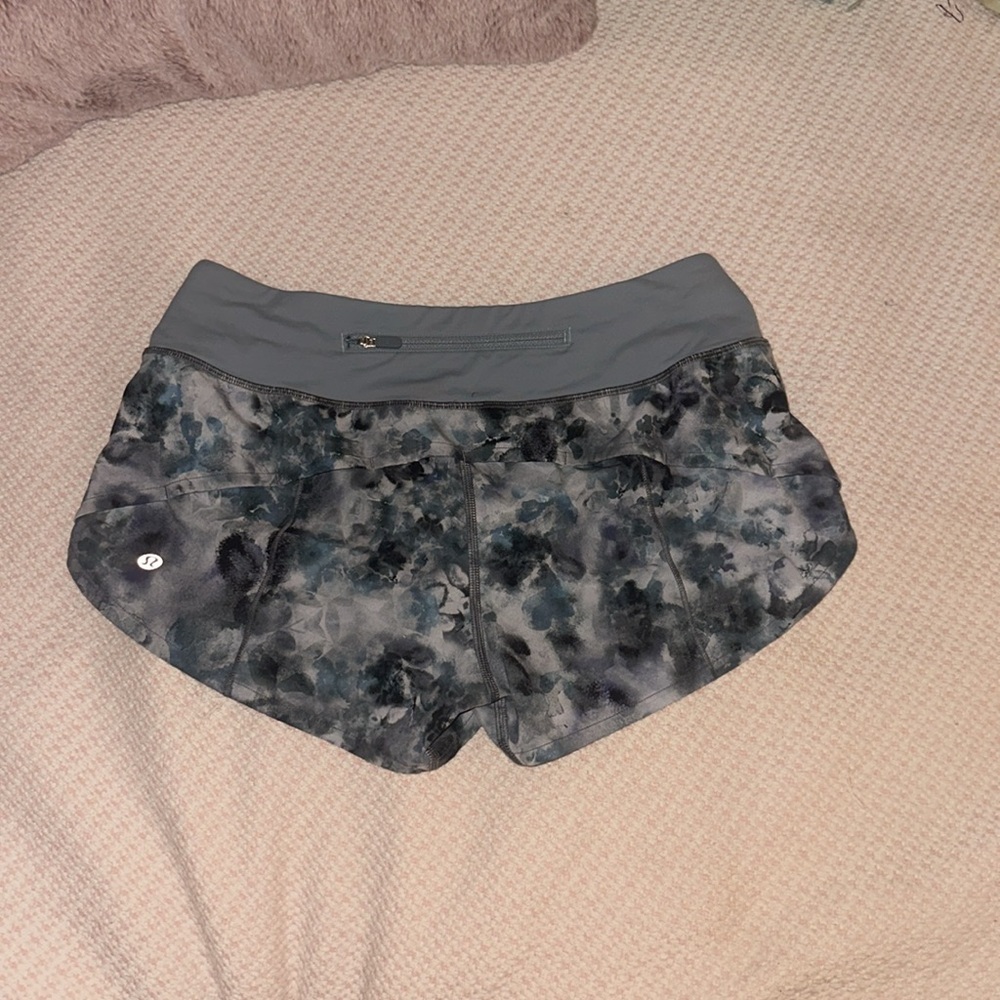 Lulu lemon speed ups size 4 - Picture 2 of 4